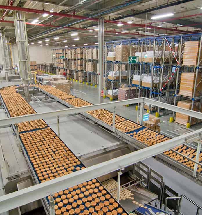 Bolletje fabriekshal met producten